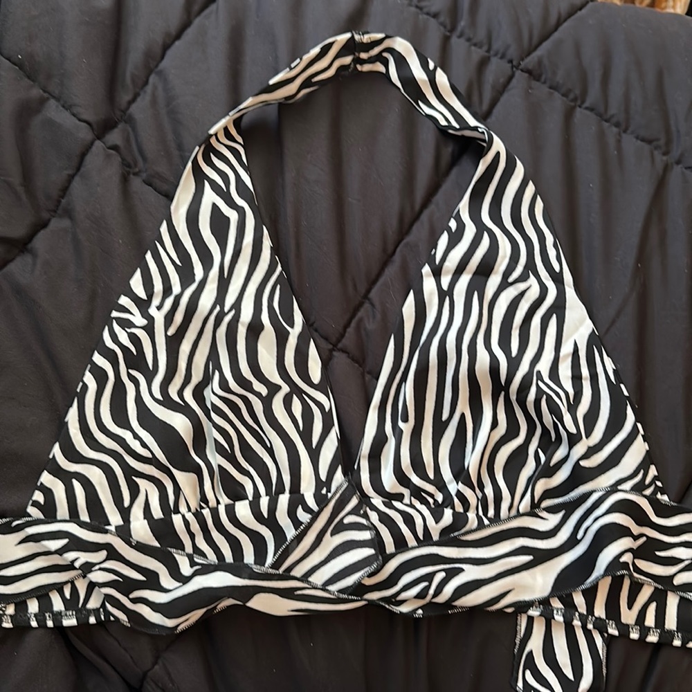 Cropped zebra top